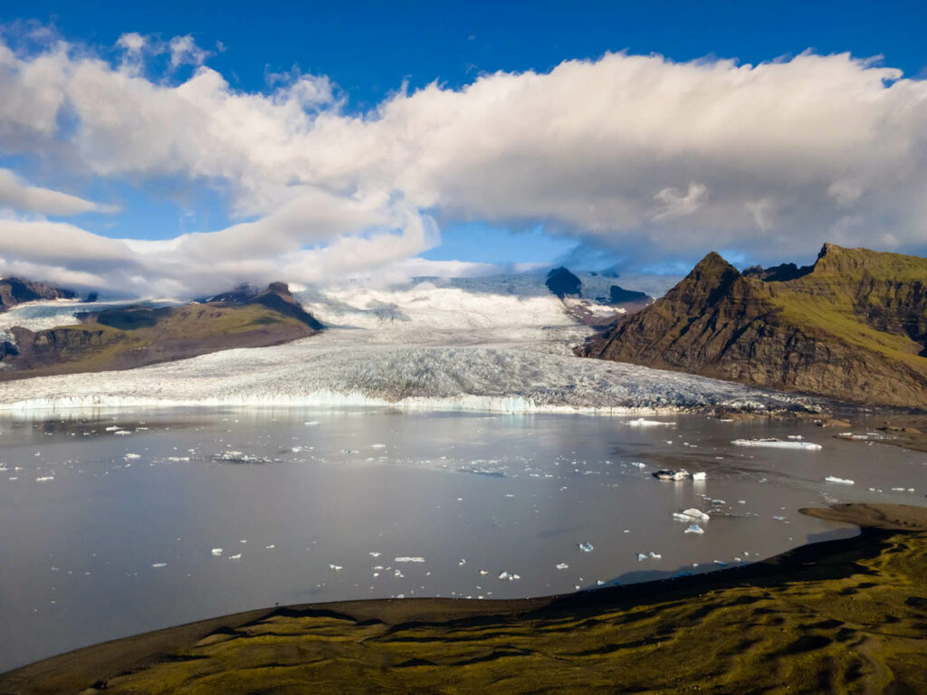 Atemberaubende Landschaften bieten sich bei einem Besuch der Gletscherlagune Fjallsárlón