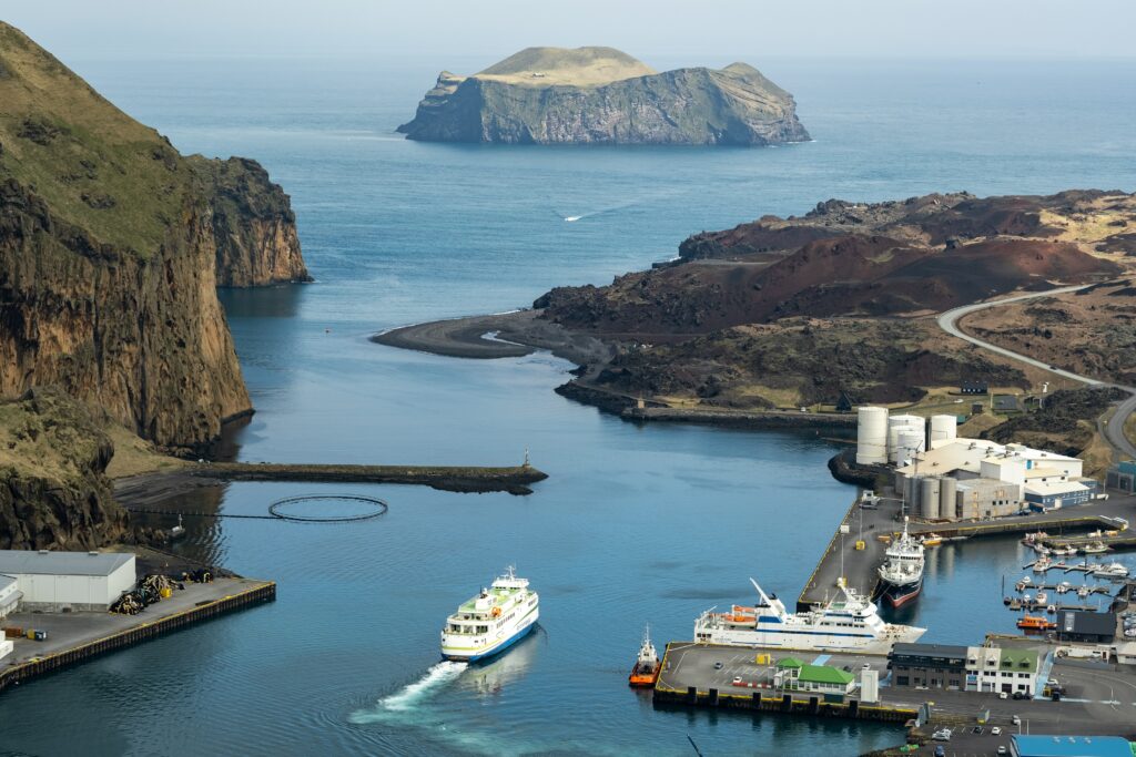 Ein toller Tagesauflug von Reykjavík aus ist der Kurztrip auf die Westmänner-Inseln