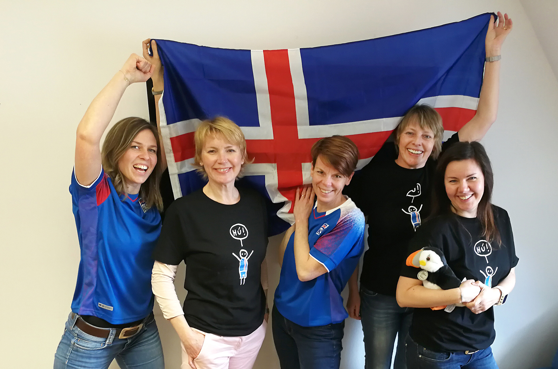 Das Katla-Team unterstützt bei der Fußball-Weltmeisterschaft die isländische Nationalmannschaft.