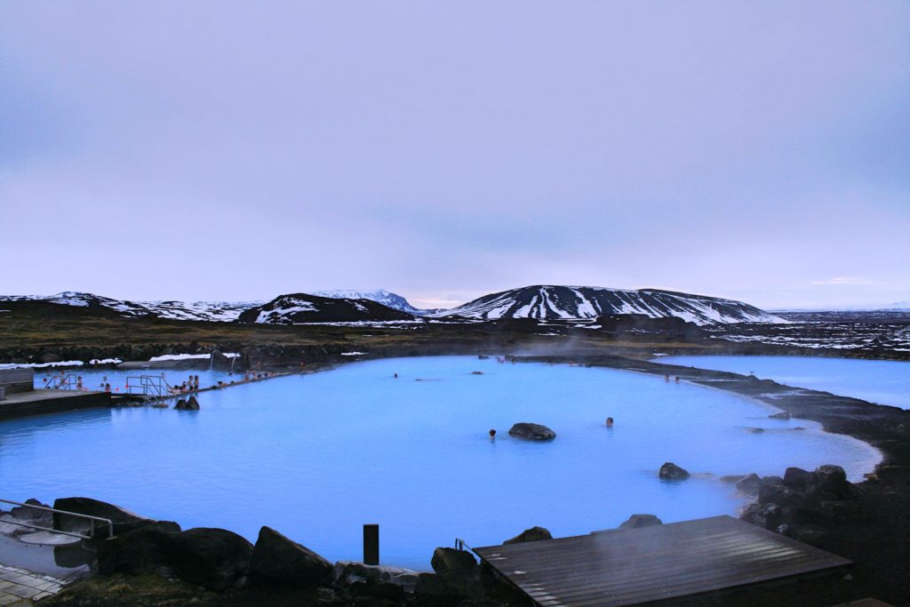 Das Myvatn Naturbecken in Island bietet ein stimmungsvolles Badeerlebnis.