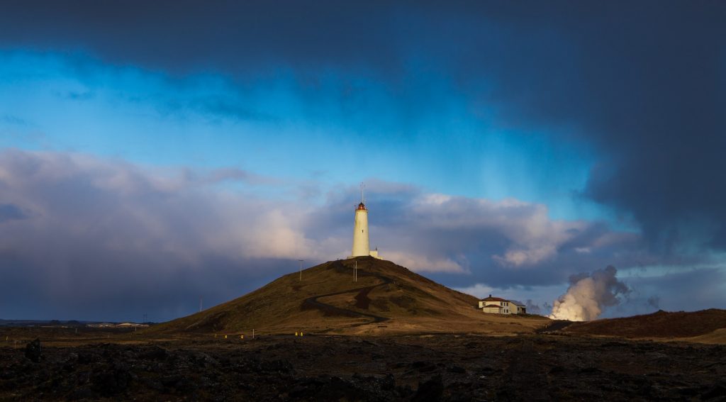Reise zum Leuchtturm auf der Halbinsel Reykjanes.