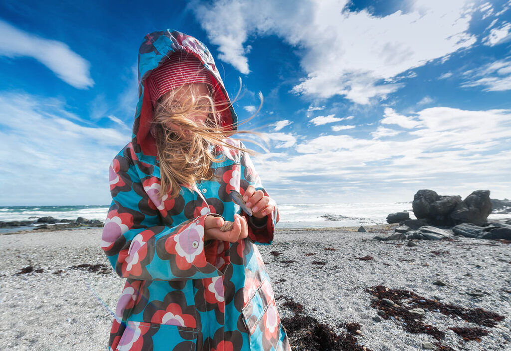 Kind, Regenmantel, Haare, Wind, Island