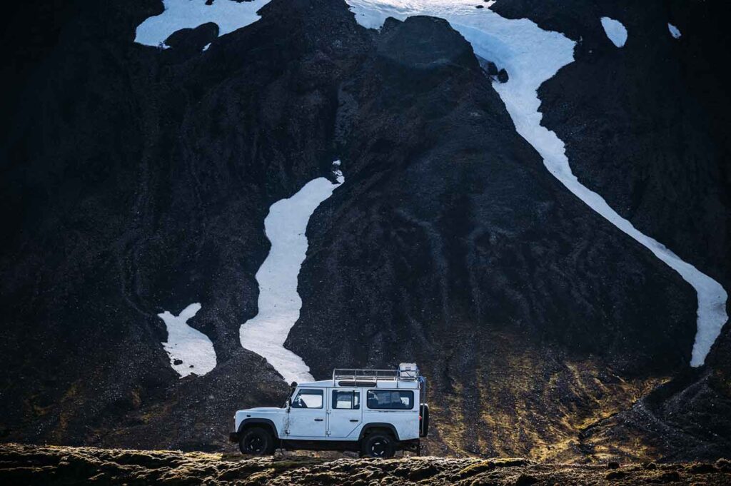 Landrover, Berghang, Hochland. Island,