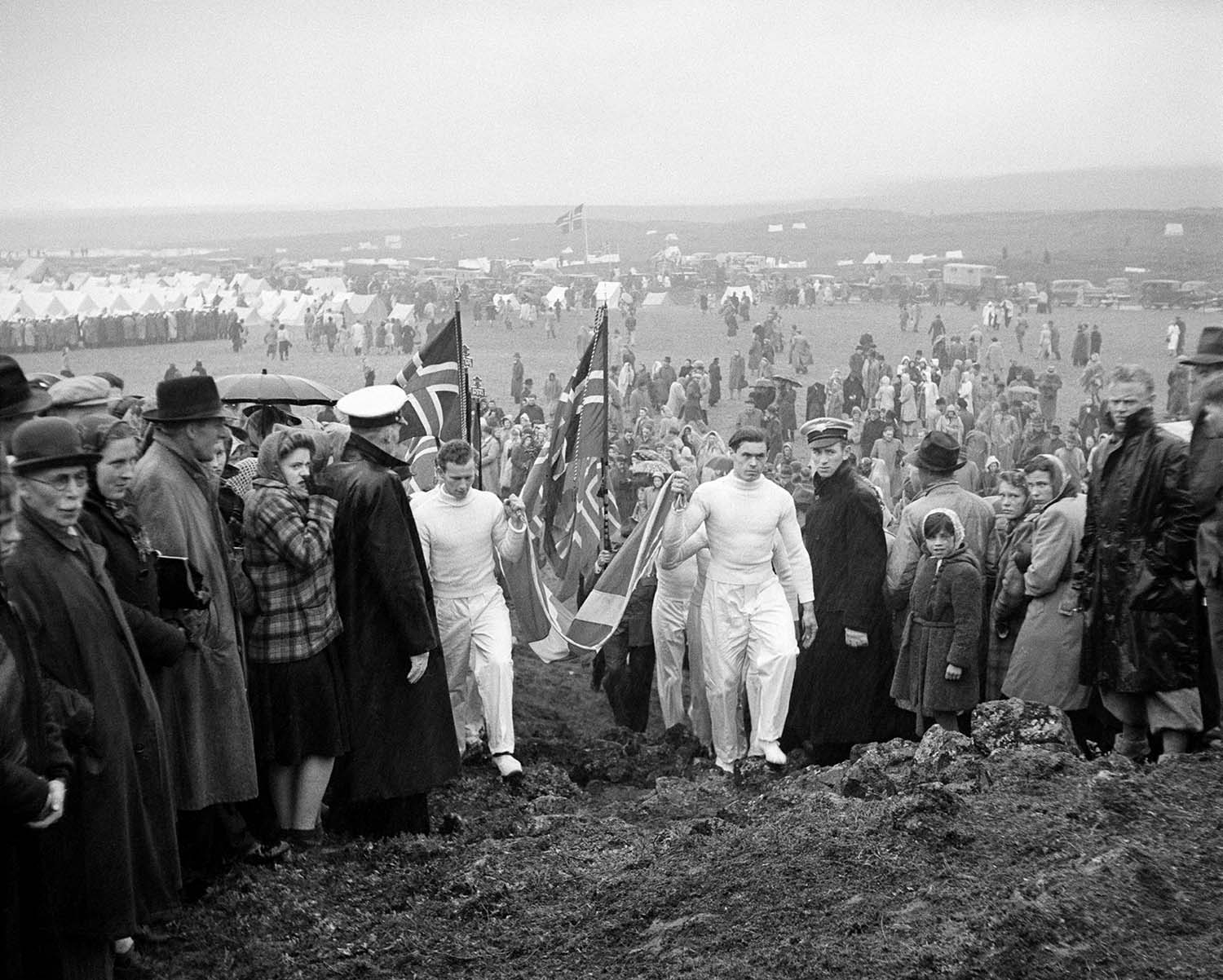 Thingvellir, Menschenmenge, Zeremonie, Fahnenträger, 17. Juni 1944, Unabhängigkeitstag, Island