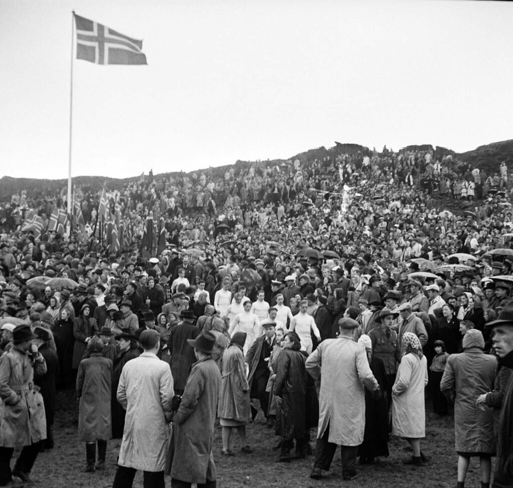 Thingvellir, Menschenmenge, Zeremonie, Fahnen, 17. Juni 1944, Unabhängigkeitstag, Island